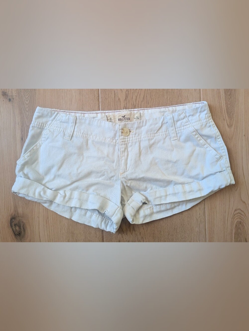 Y2K Hollister Ultra Low Rise Hot Shorts Ivory Stretch Cuffed Size 0 Vintage